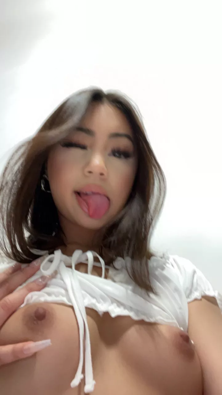 Petite Korean girl look especially cute posted by lexibaby5