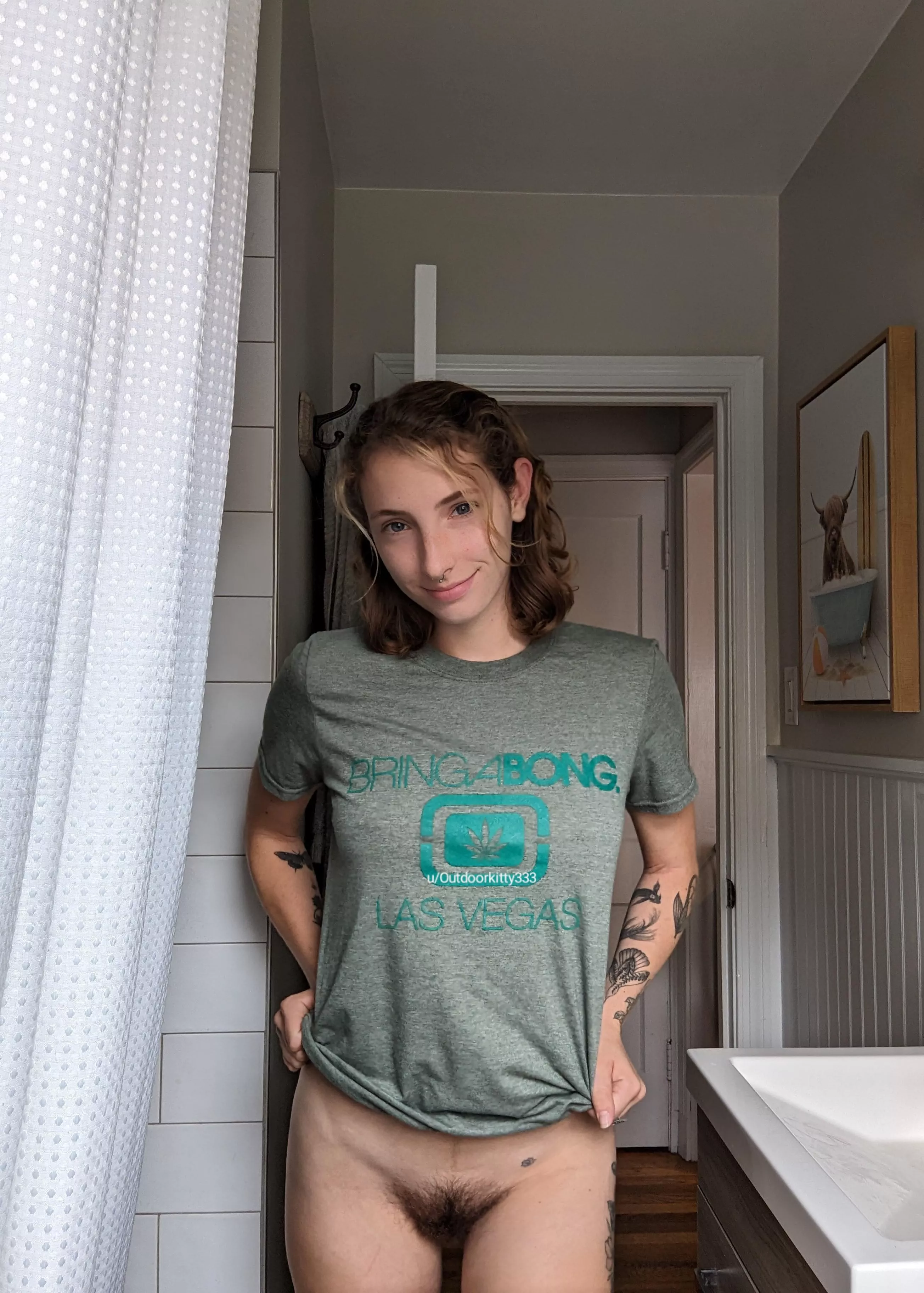 Tshirt and no panties kind of day💚 posted by Outdoorkitty333