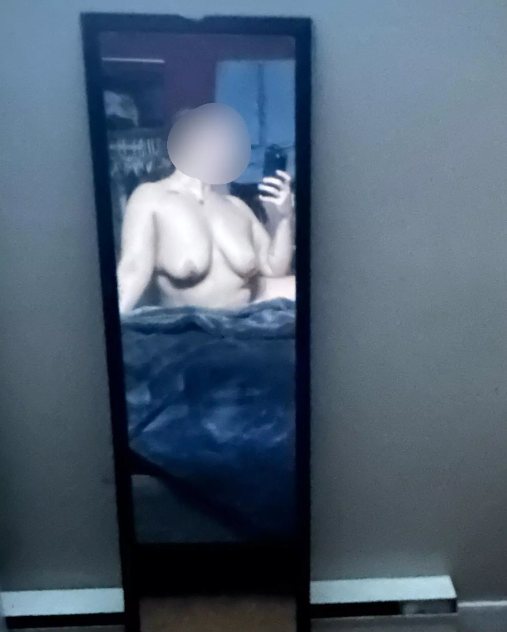 Waiting to be sucked posted by look_notouch