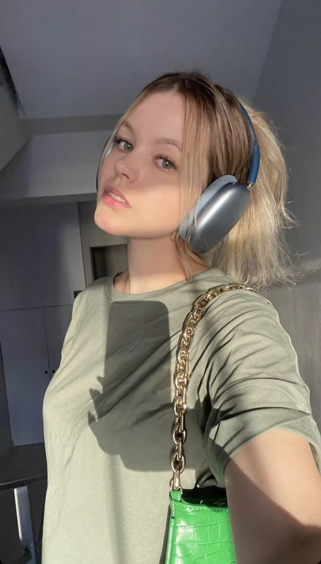 Bout to go and enjoy the day posted by VennieSweet