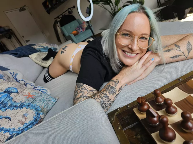 Glasses and a cute lil booty 🤓 by _MyLittlePanda_