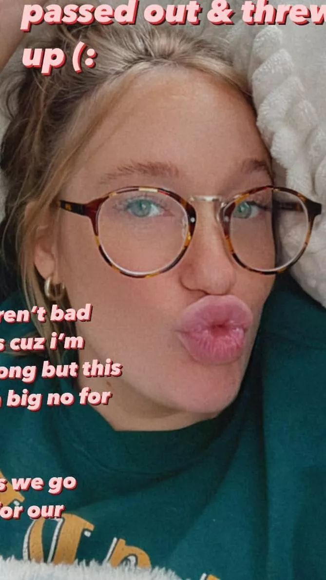 Pout 💋 posted by yoyoyoyahyahyah