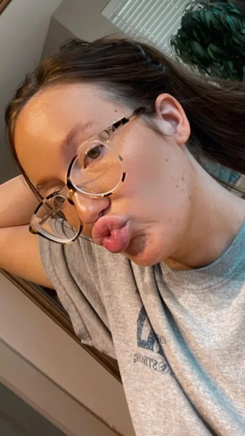 Pucker up 🐰 by yoyoyoyahyahyah