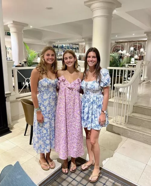 Sisters by Evening_Calendar_610