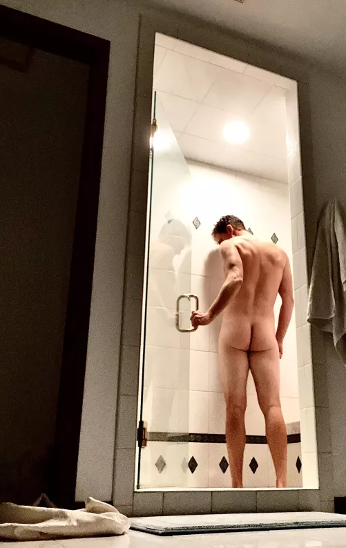 A relaxing shower by edward-trepe