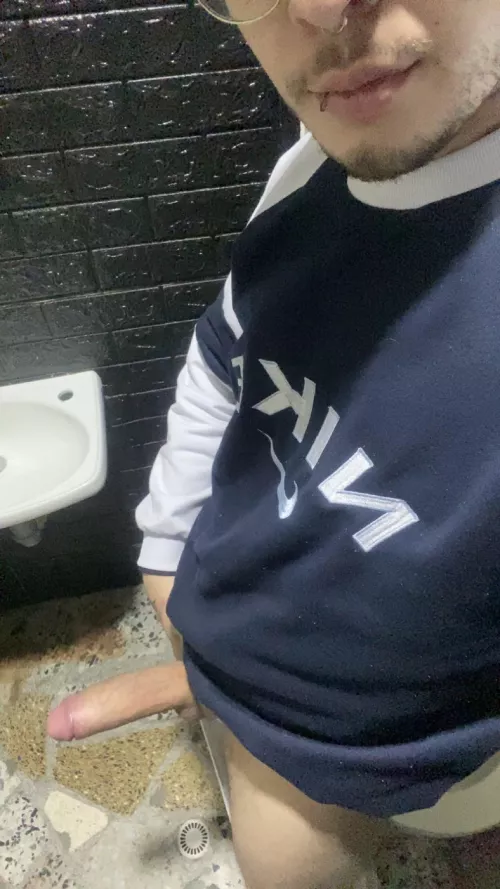 Be honest, would you suck off at the office an 7,5” call center manager? by jmanueljj