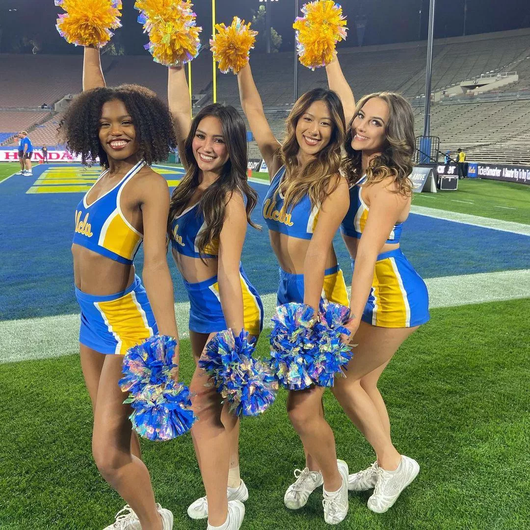 Cheerleaders posted by wakkaffx2