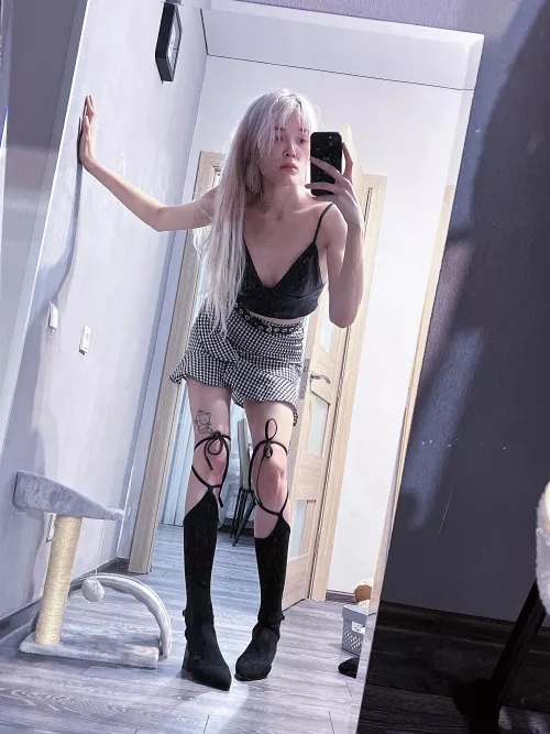 Do i look good in my new school suit? by Xiashia