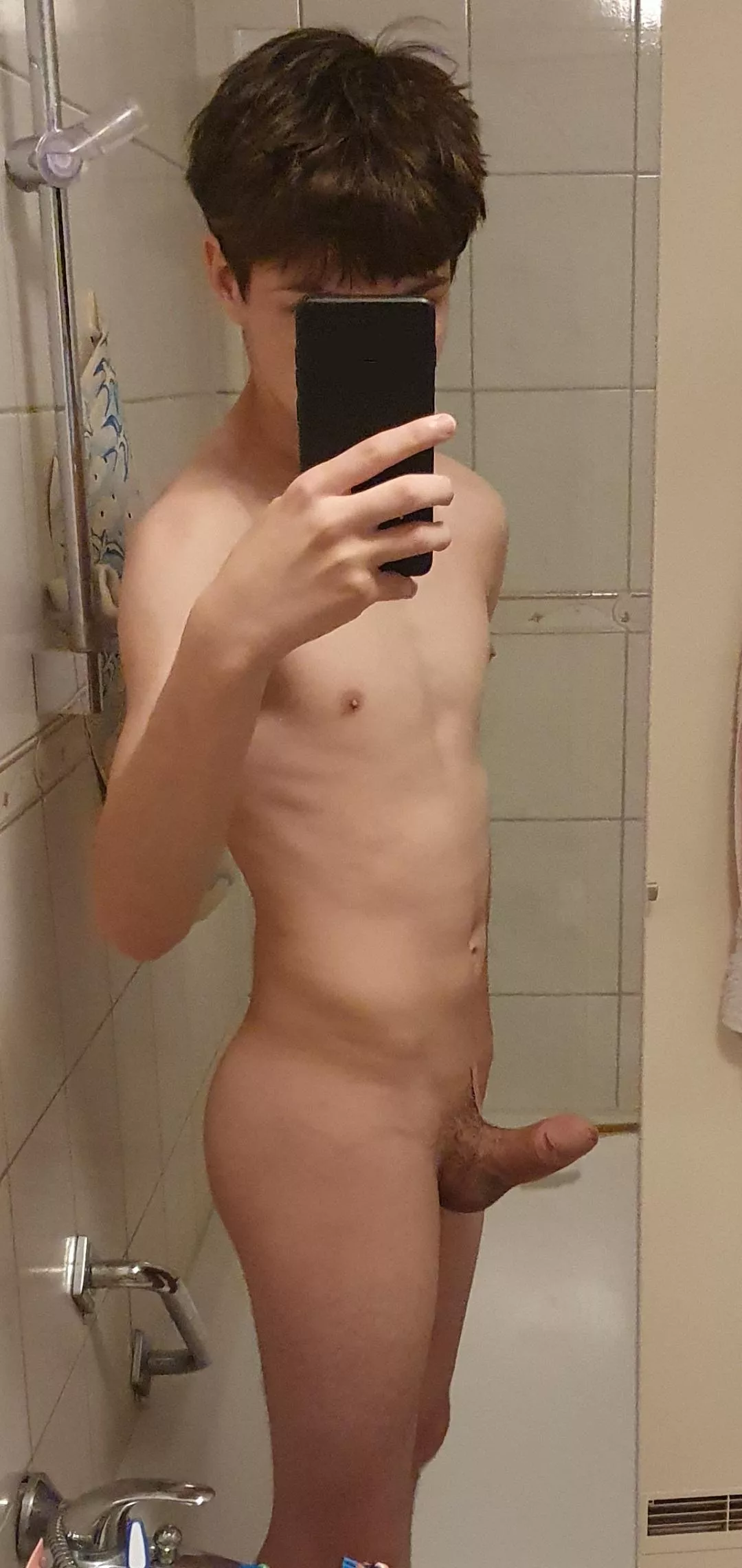 Do you like my twink bod 🤭 posted by penispres
