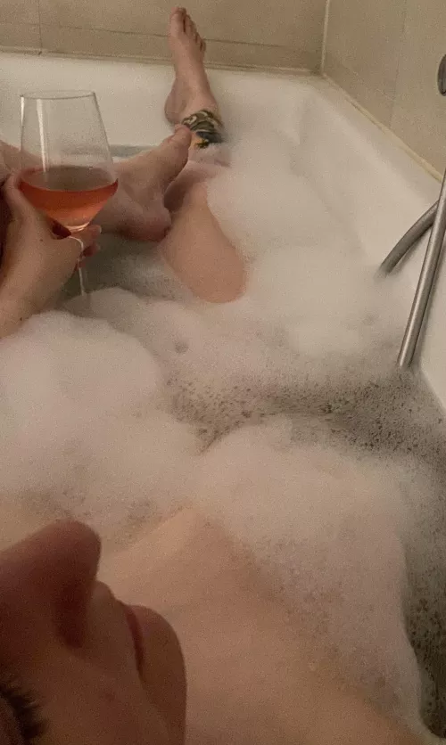 Falling apart There’s nothing real by SiNdarElle