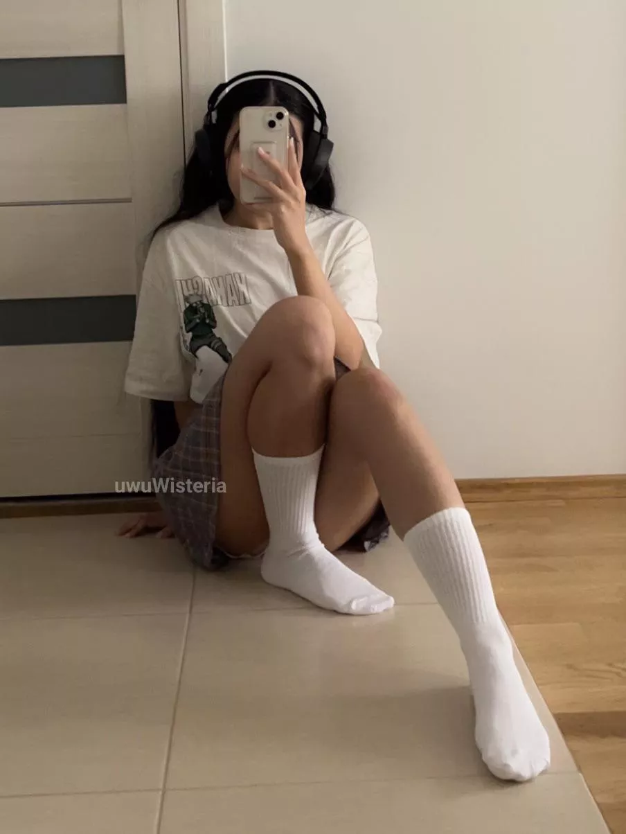 fan of tube socks? 🥰 posted by uwuWisteria