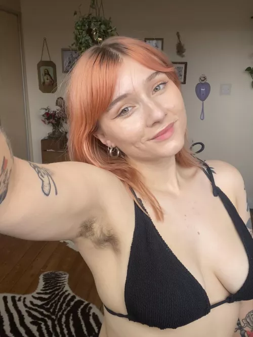 Hairy tastes better 👅 by cherryxbx