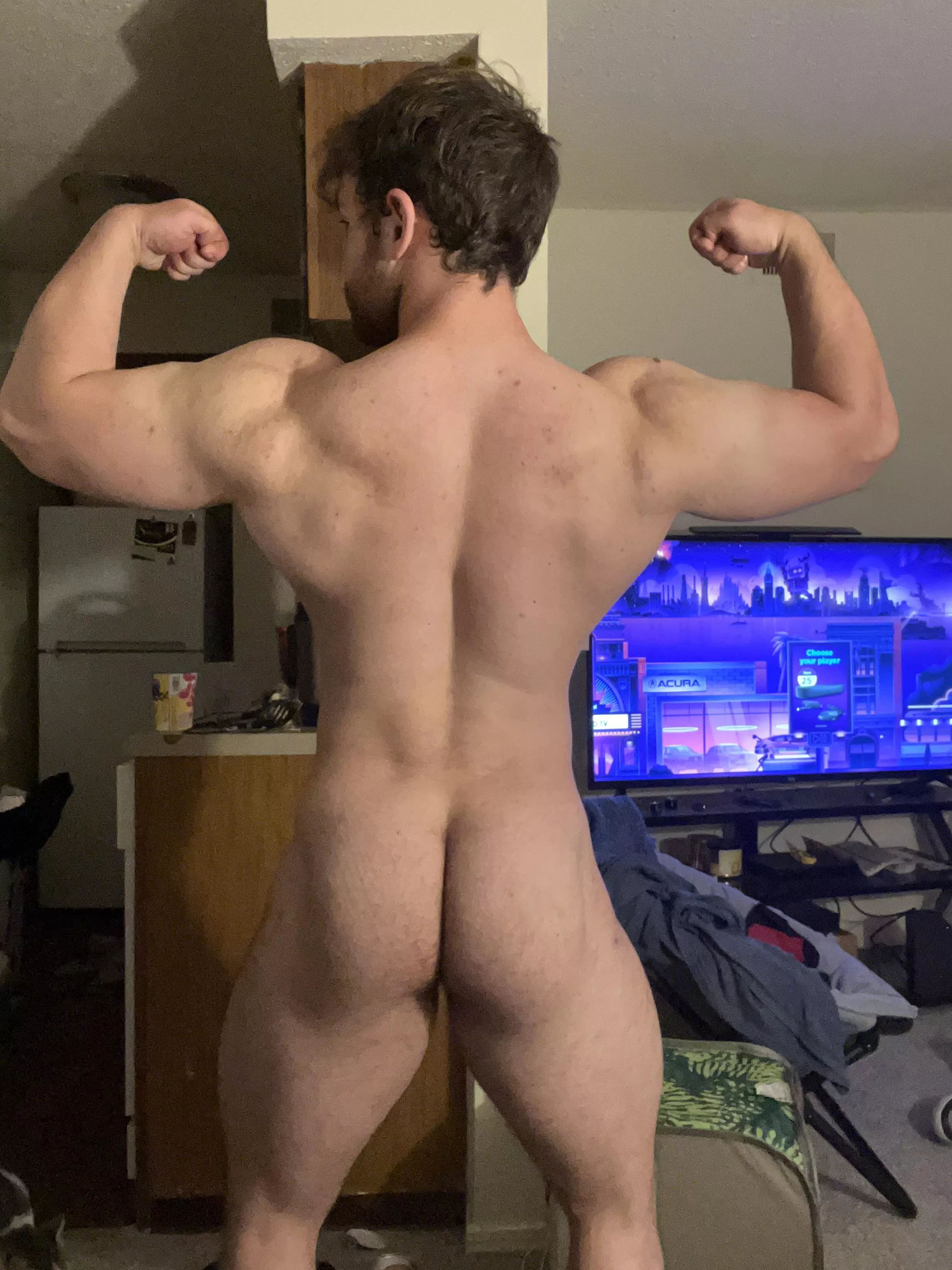 Help me get low 😈 posted by Musclestud101