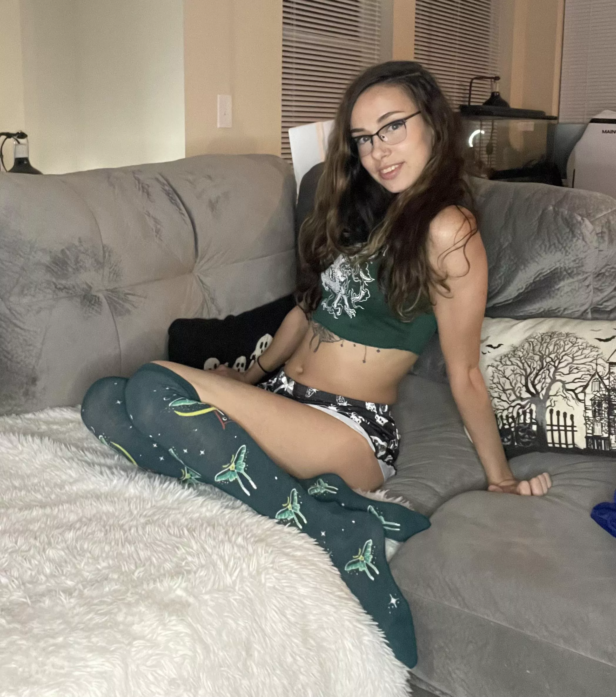 I love long socks with a good design on them! Do you prefer ones with or without designs 👀 posted by LexiTheLynx