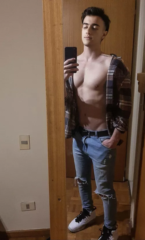 Is my V noticeable? by Powerful_Maybe_9304