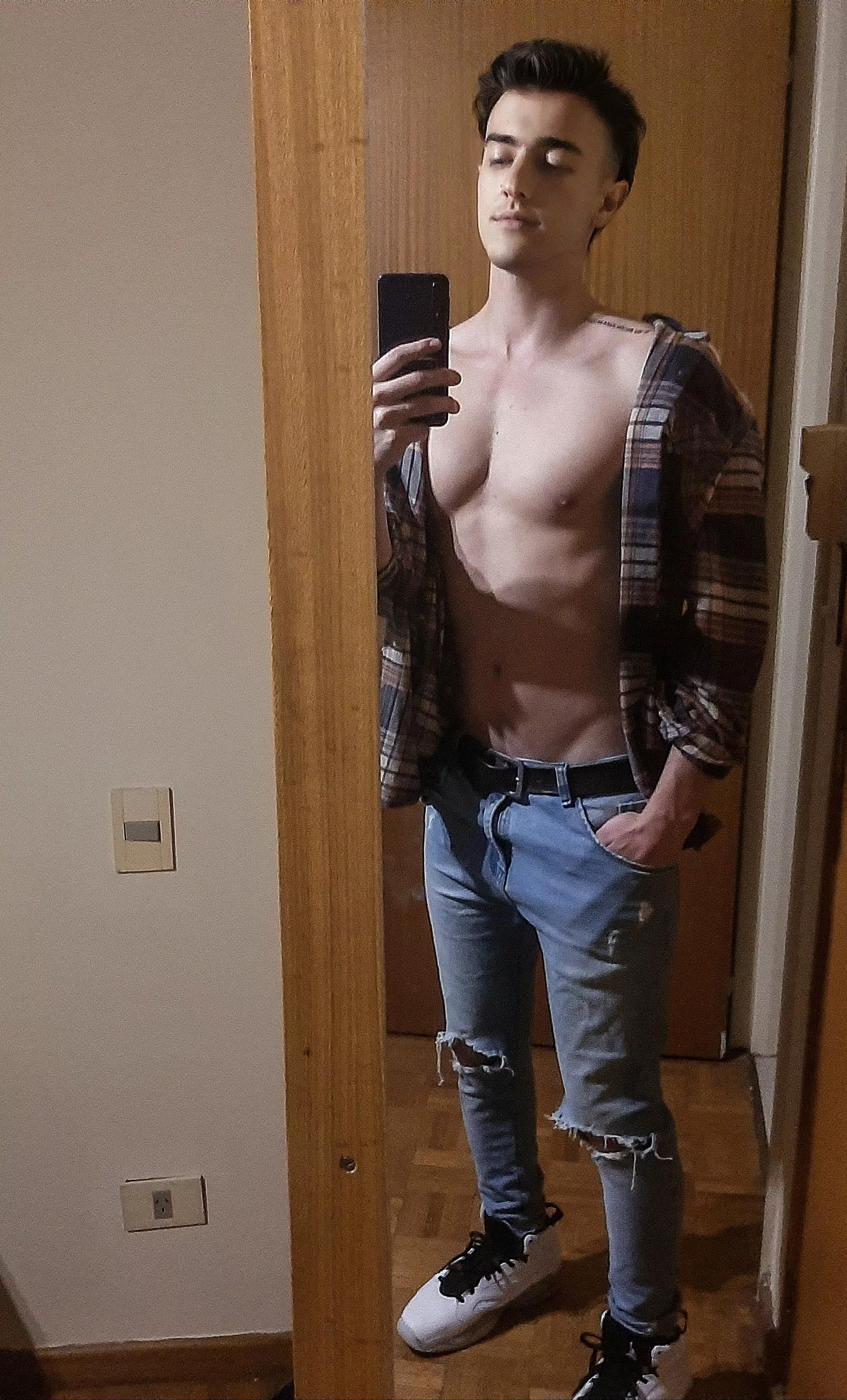 Is my V noticeable? posted by Powerful_Maybe_9304