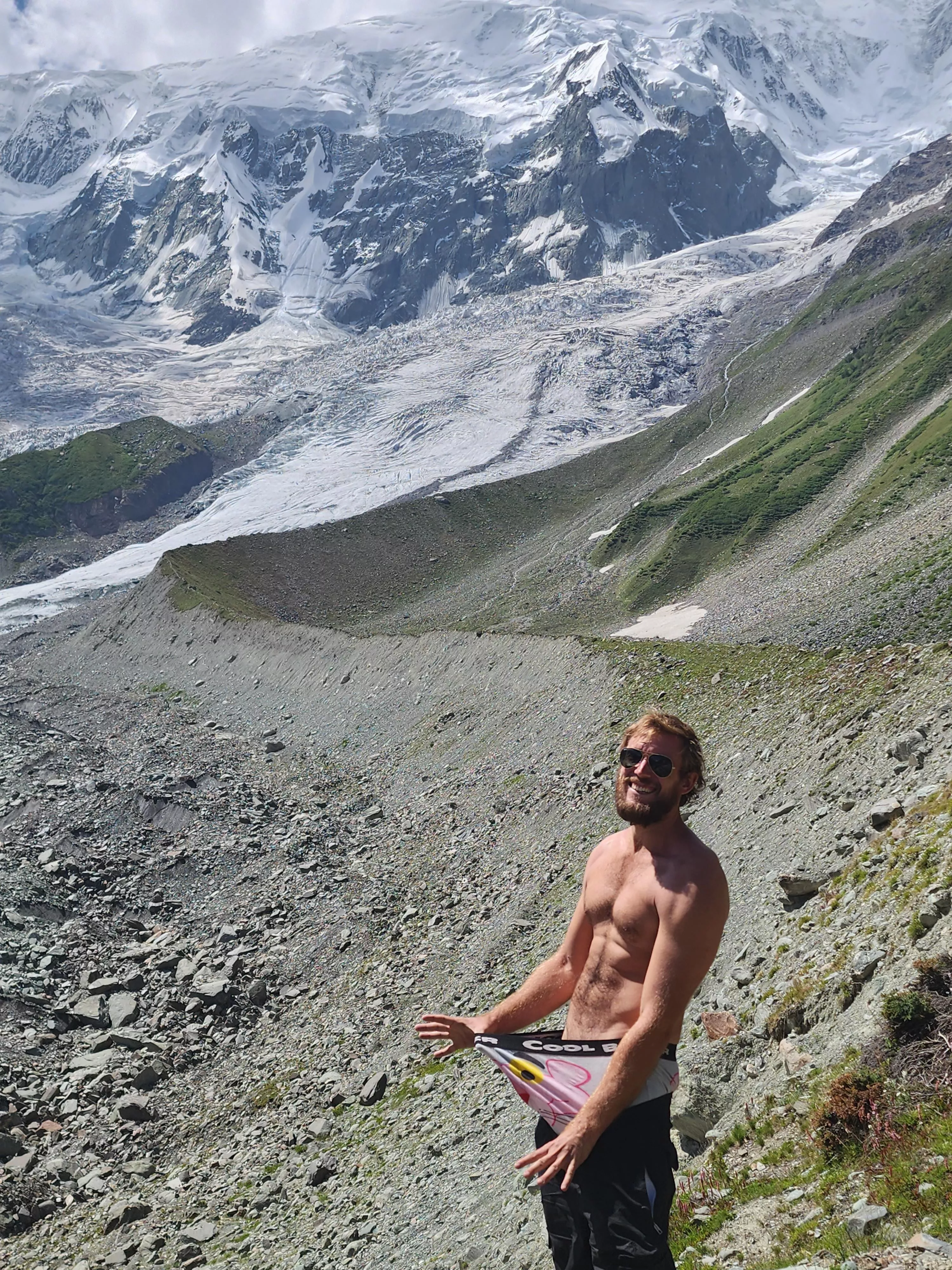 Just smiling at my bros (33) and... posted by LongJohnDeacon