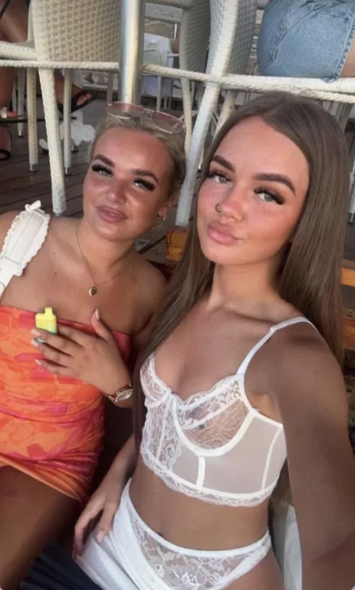 Left or right? by xeggg1