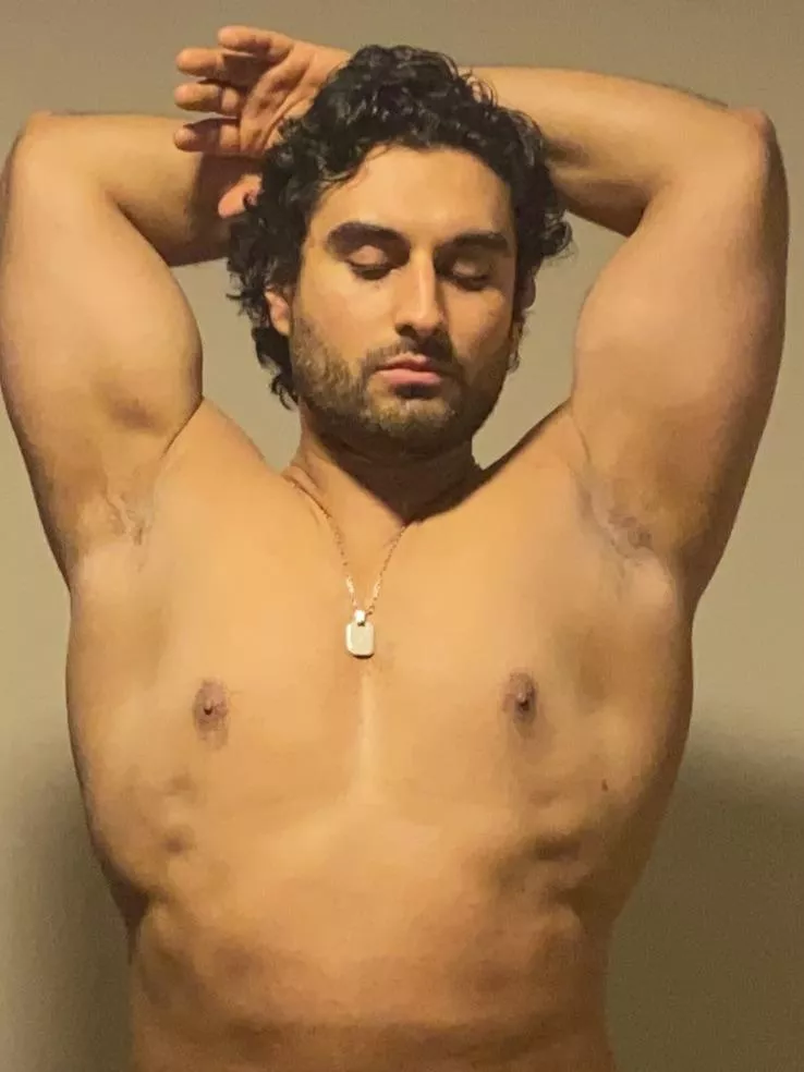 pose posted by fsndman7