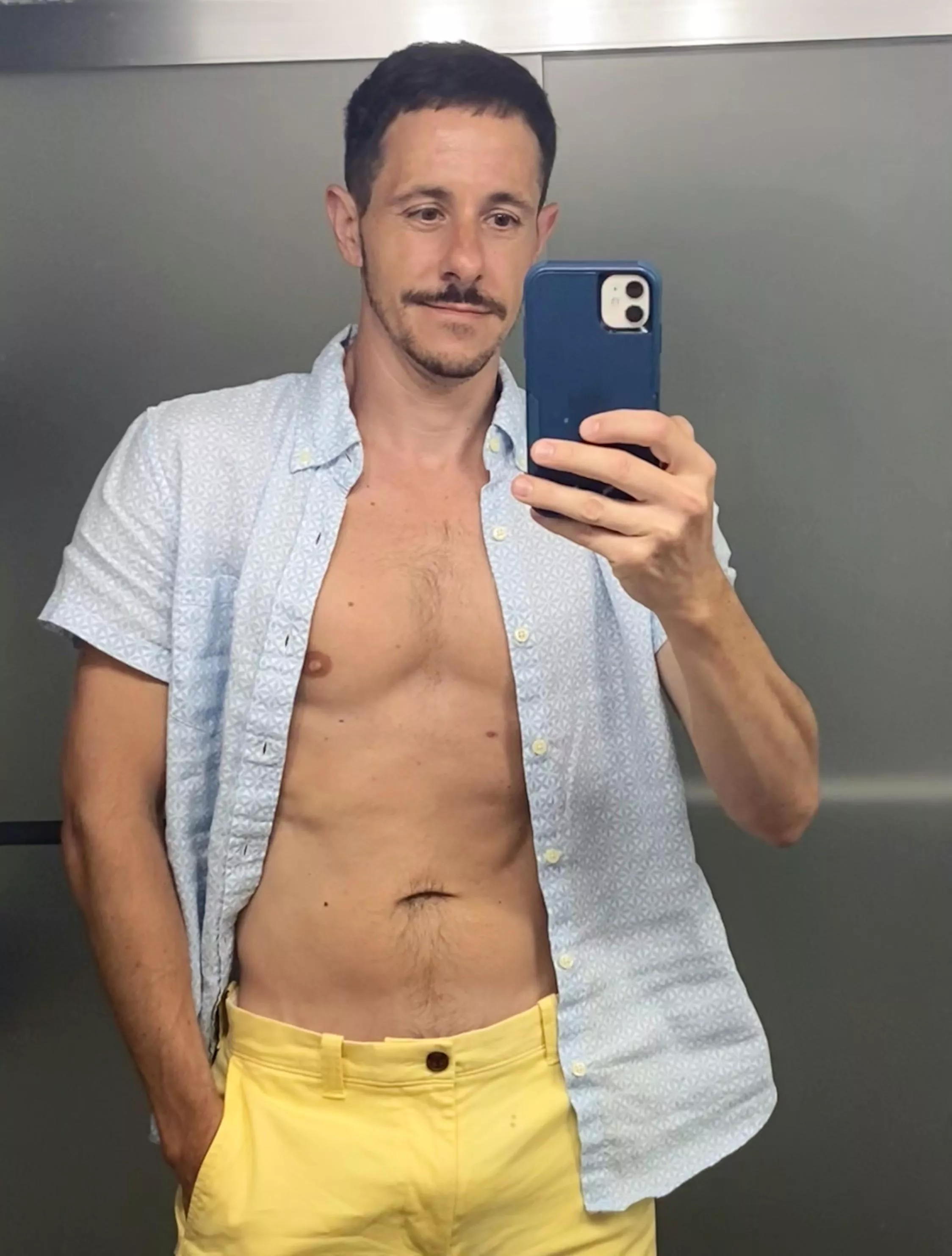 Quick pic while getting dressed posted by rhh1977