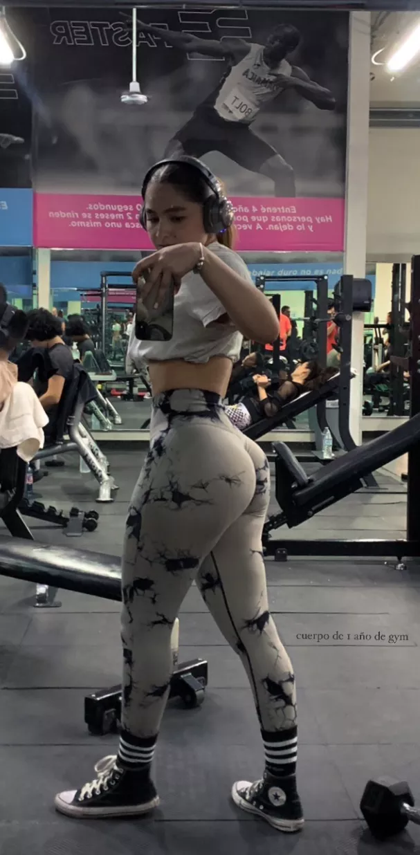 Rate this Mexican ass 🍑🇲🇽 posted by Flashy-Seaweed1264