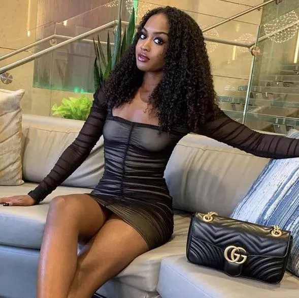 Short skirt, easy access posted by ThoroughlyKnowing