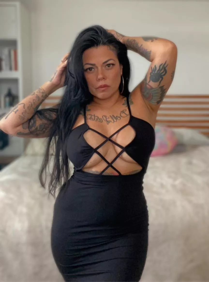 Stopping by to say hi 👋🏼 posted by tattedtoez