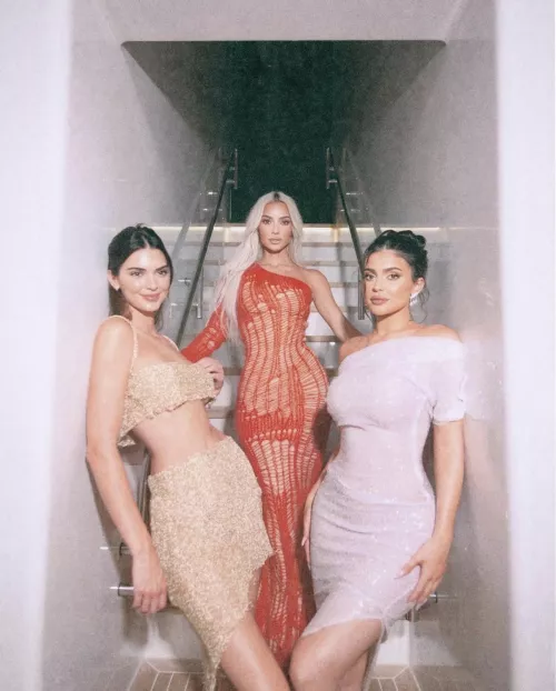 The Queen & her 2 younger Princess by ChucB