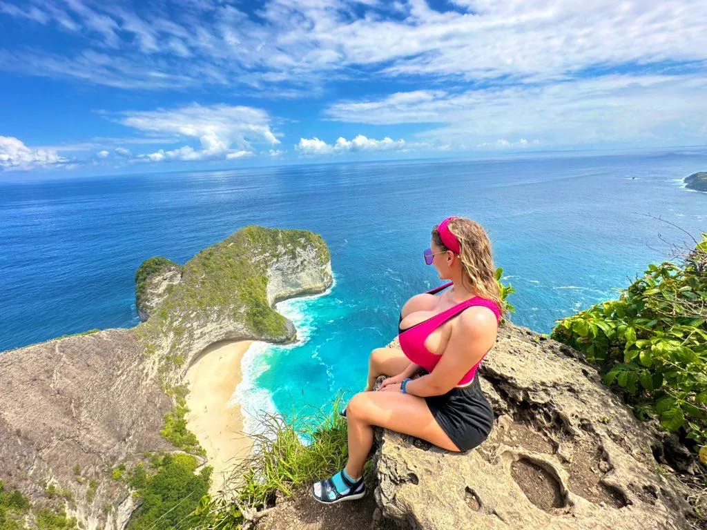 A bimbo in the wild [oc] posted by UKBimboDoll