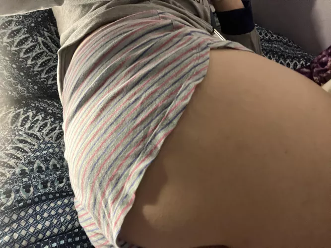 A lil bit of booty by EnchantedTwoMeetU