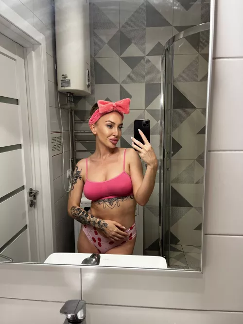 Anybody up for a passionate night of pleasure? by renomechta77