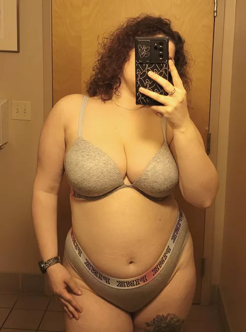 Curly hair and thicc thighs by MadameTeal3