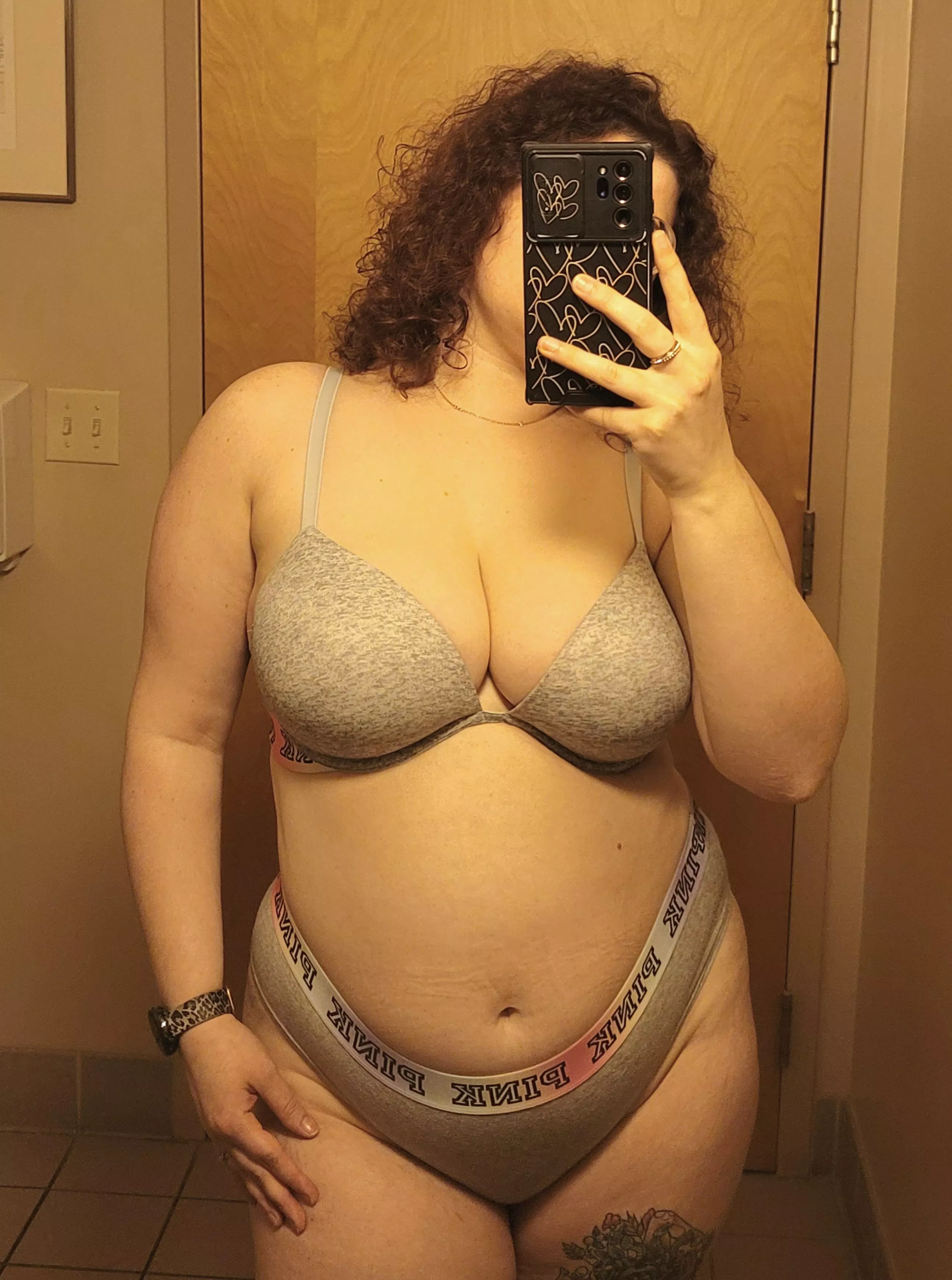 Curly hair and thicc thighs posted by MadameTeal3