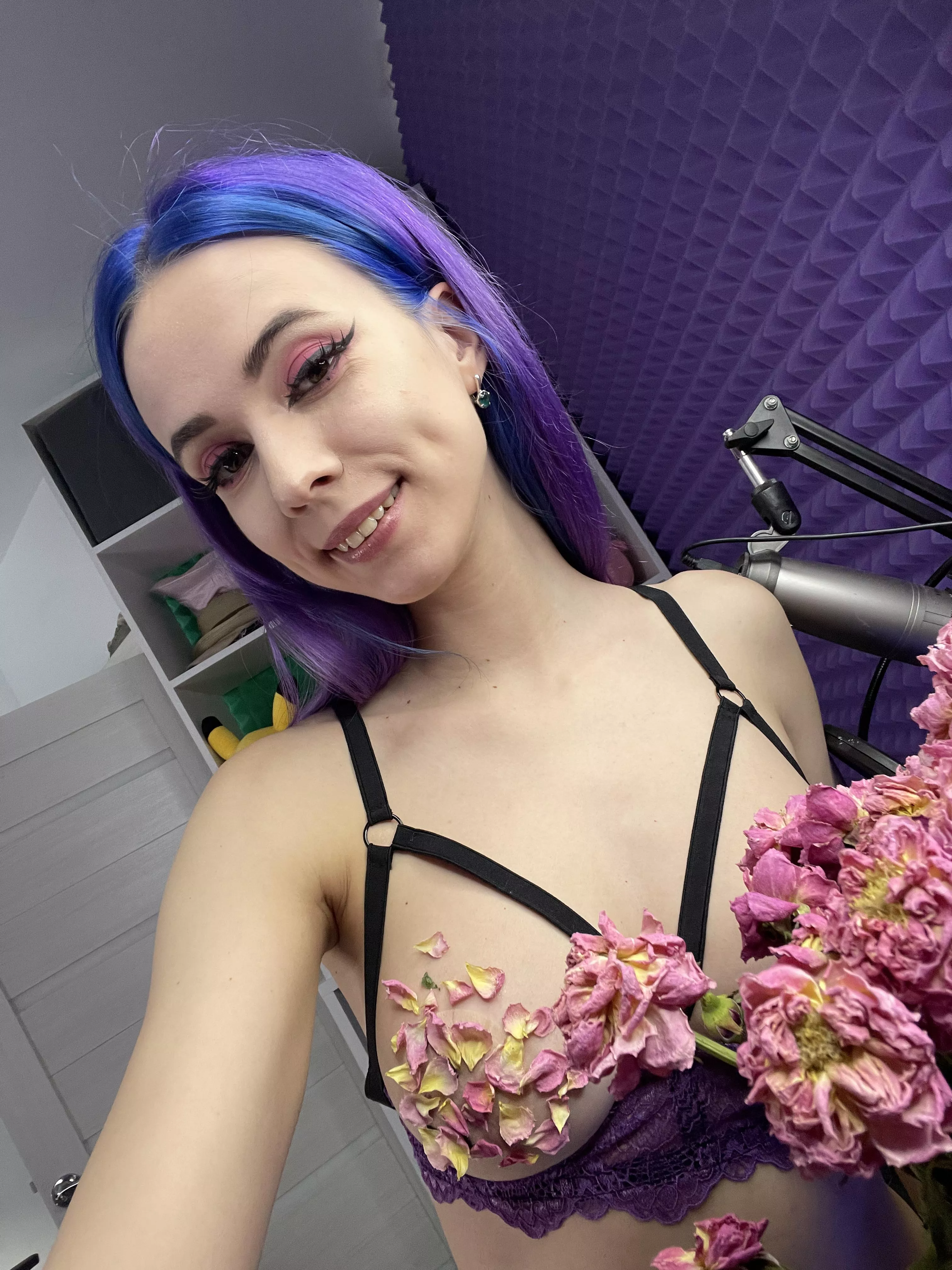 Cute selfie posted by CharmingMistress