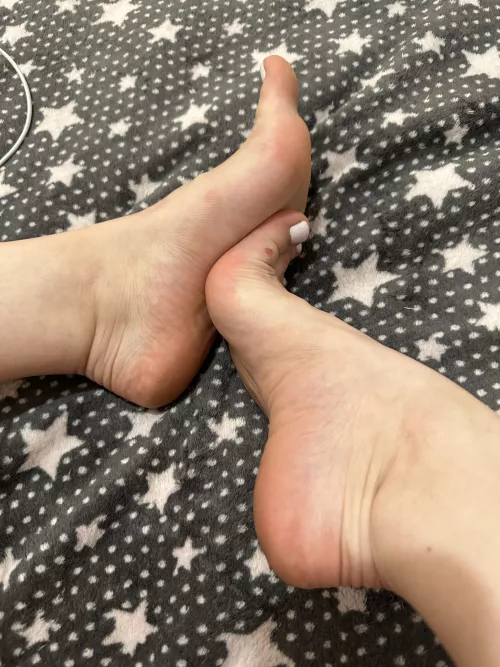 Does anyone actually like eating? by friendlyVirtue96