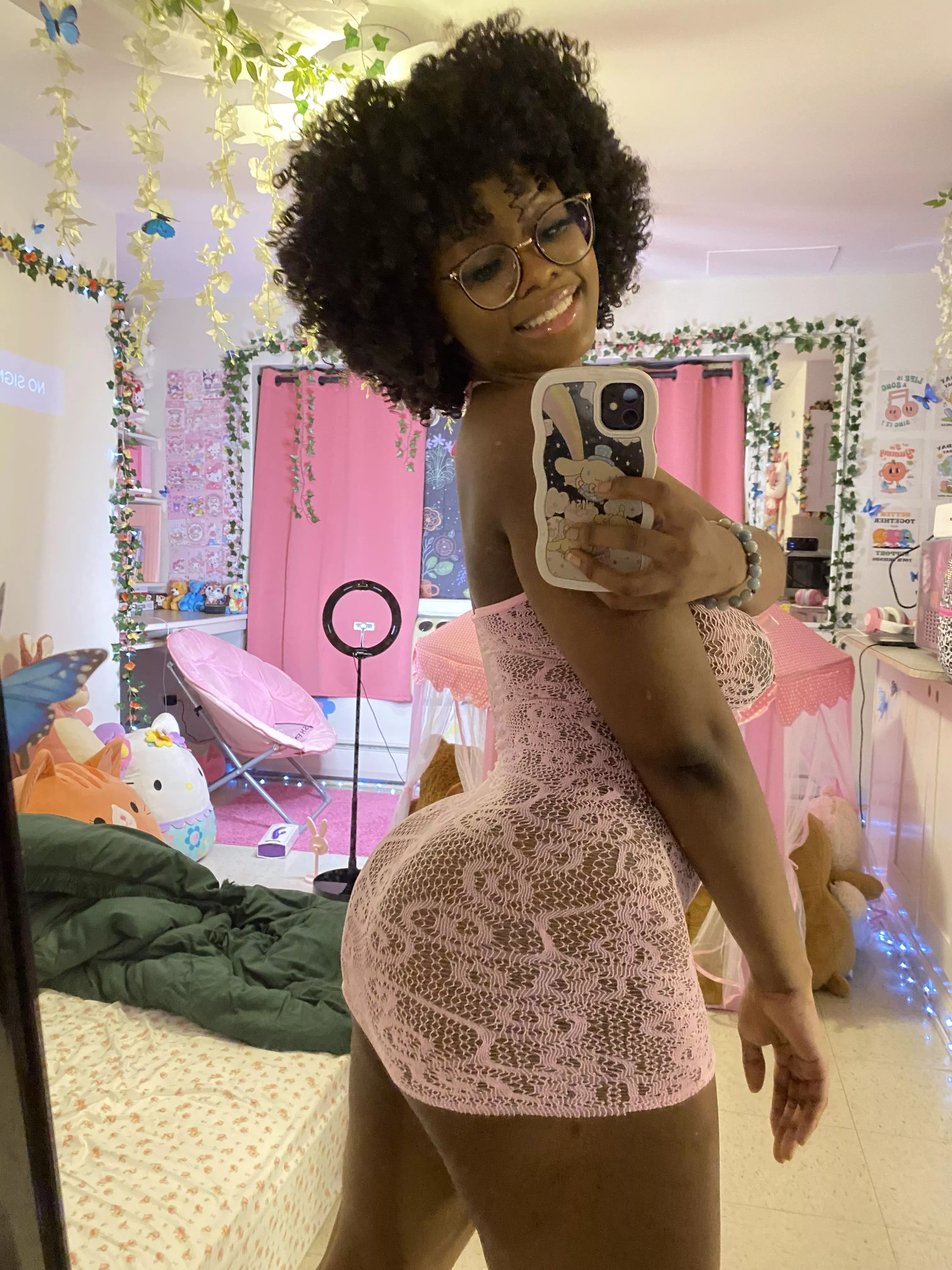 Don't you think Im pretty in pink? posted by SantasSecret2002