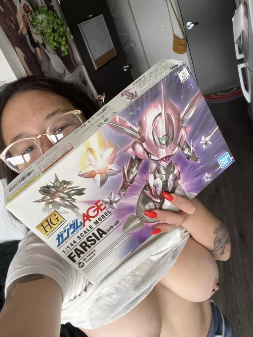Excuse the no makeup face, but I just wanted to show off my new gundam kit 😎 [F] by m4rsm4rsm4rs_