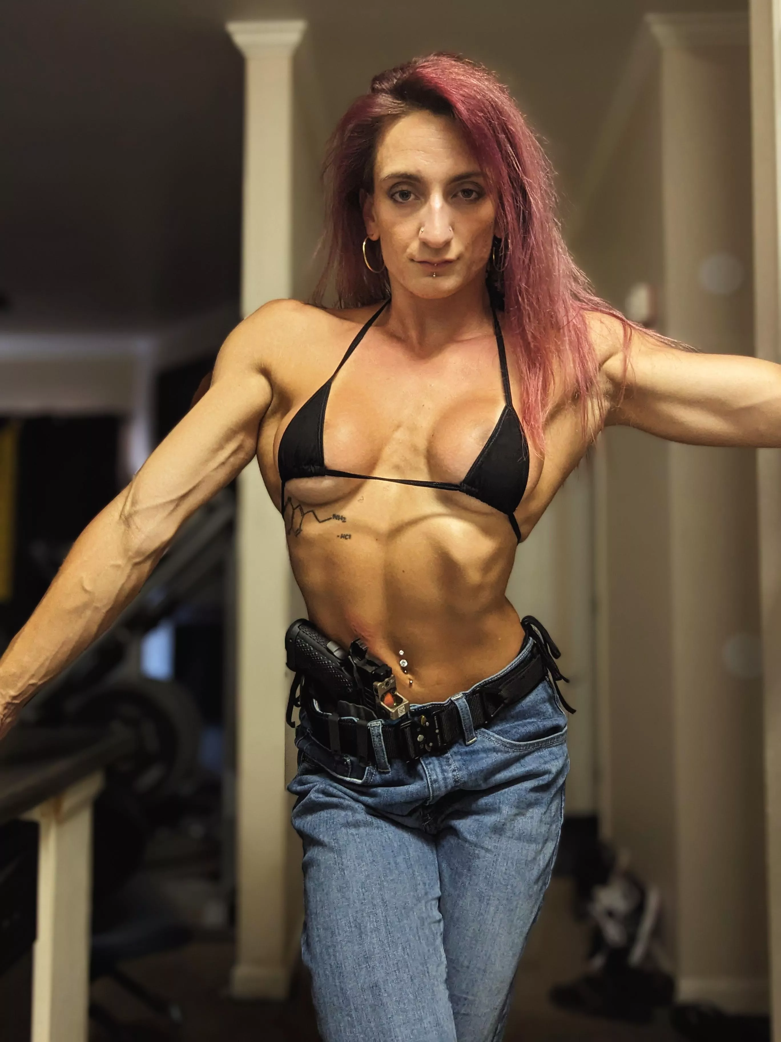 Girls who shoot hammer fired > posted by pigtailsandwolfears