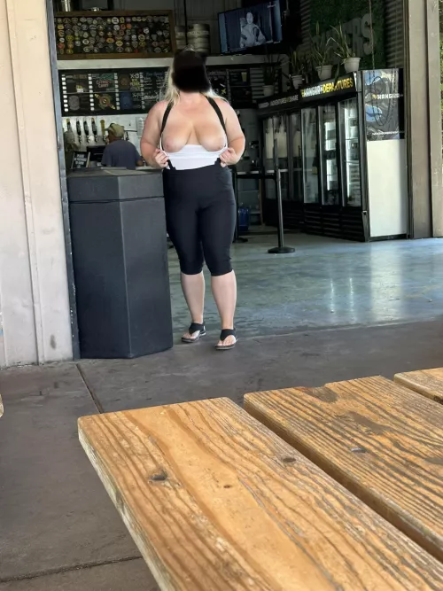 Hanging out at Hangar 24 [F] by DNBProperty