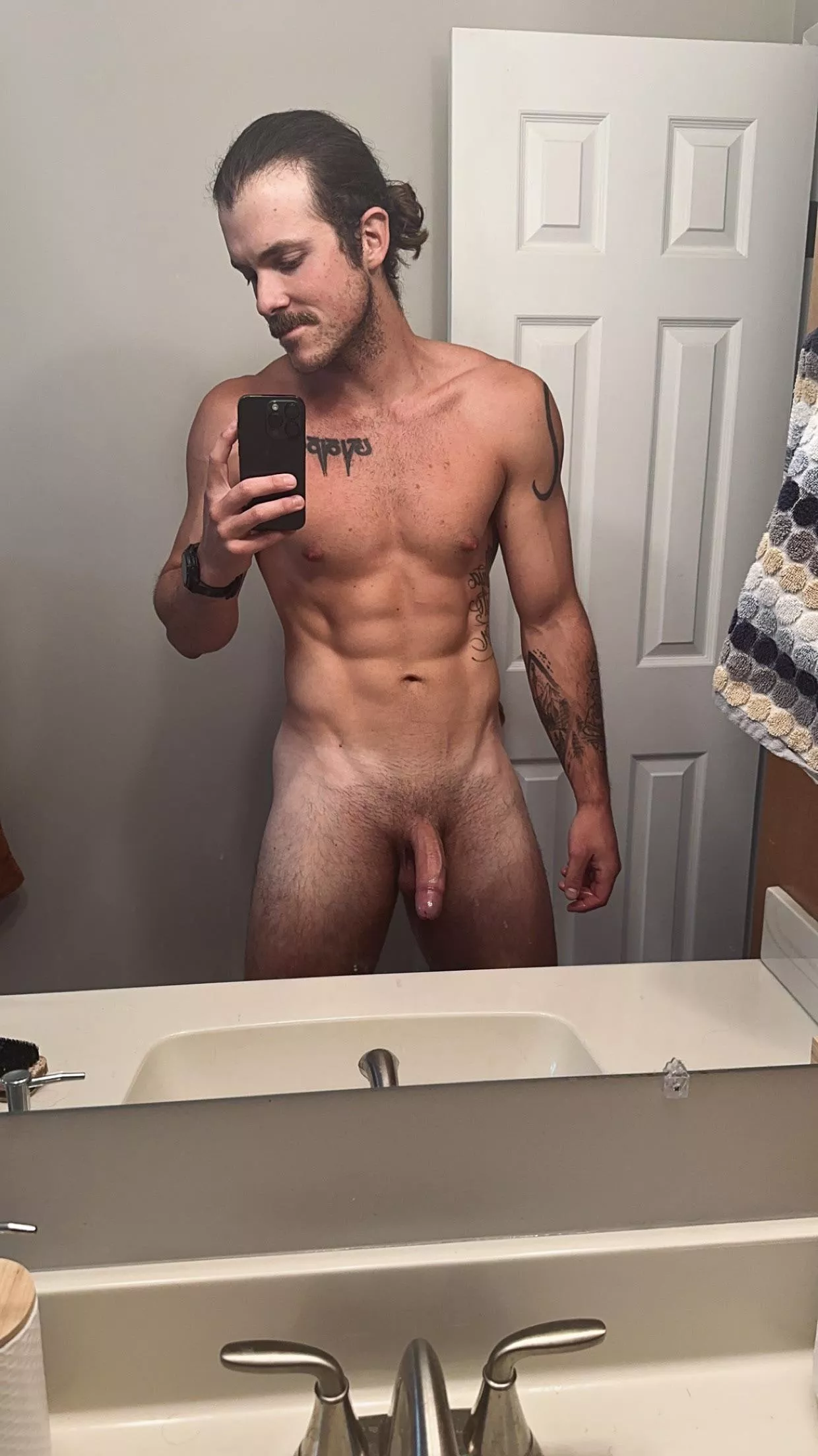 Happy Friday 😴😈 posted by gao1919