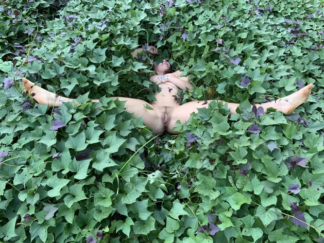 help, i’ve fallen and i can’t get up ;P by dirtypooramor