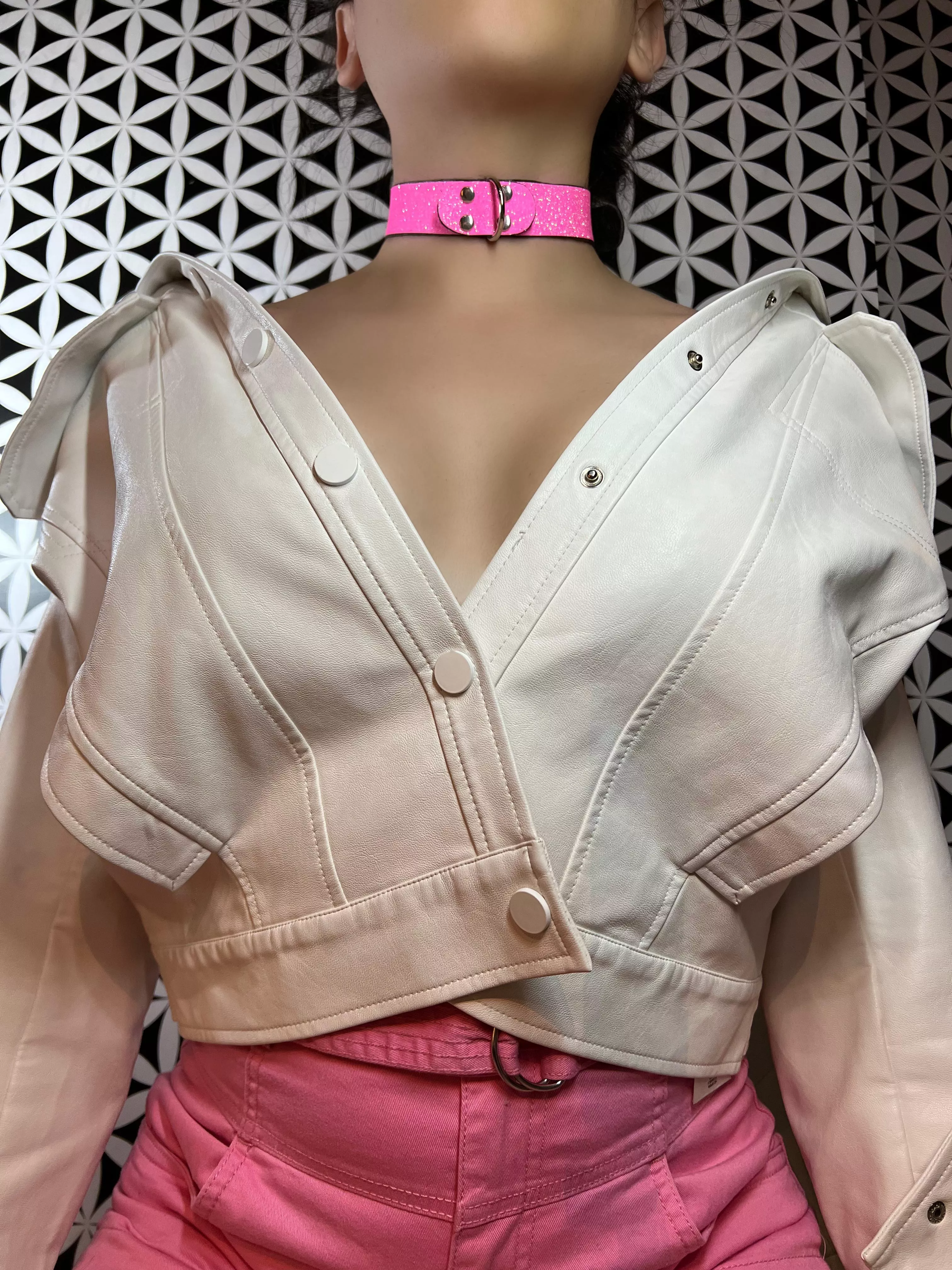 How cute is this pink choker?! 💕🛍️ posted by LIMPERATRICEFRANCE