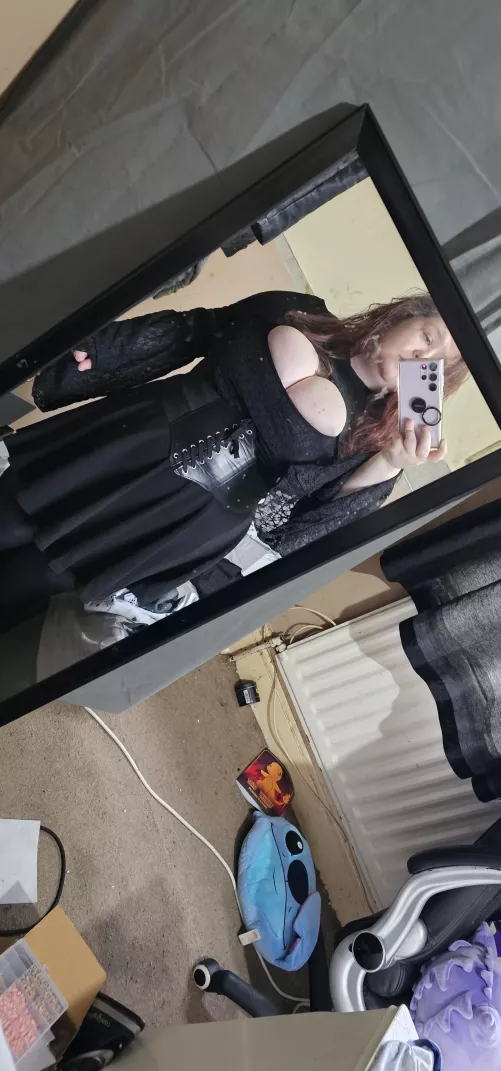 I like this outfit by Hollow_Insanity