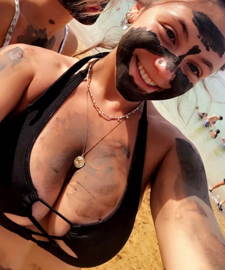 Mud face posted by Unhappy_Detective322