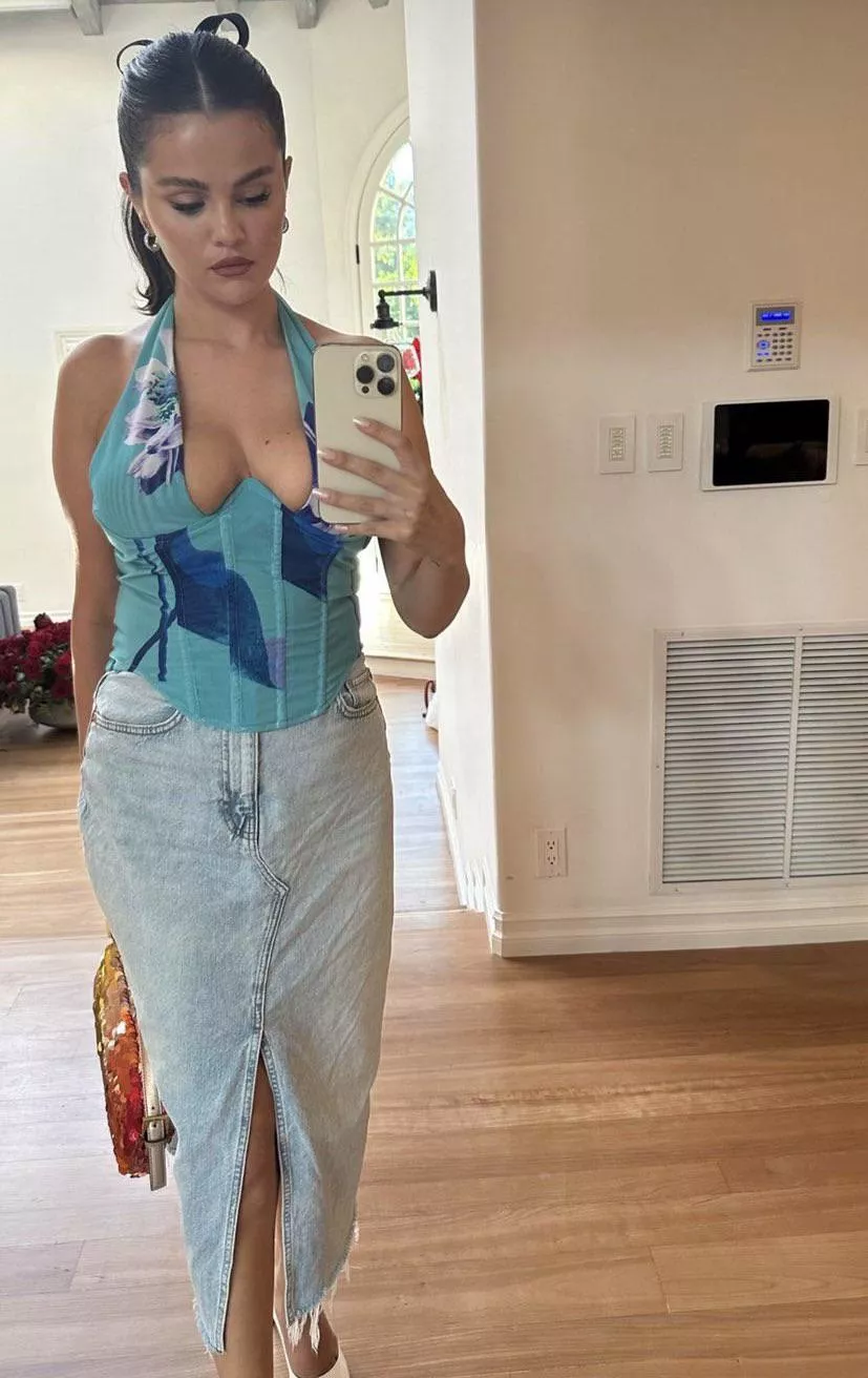 Selena Gomez owns my cock posted by celebjerker77