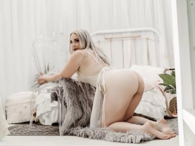 Thicc enough for you? by Manda_Jay