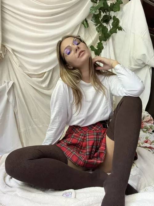 Unleash your desires with a mind-blowing caress. by gergasdqws