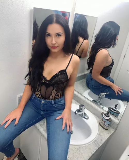 Who wants to serve and be ruined by a young hot brat like me. Give in to temptation 😈💅 say ME by Longjumping_Baby4837