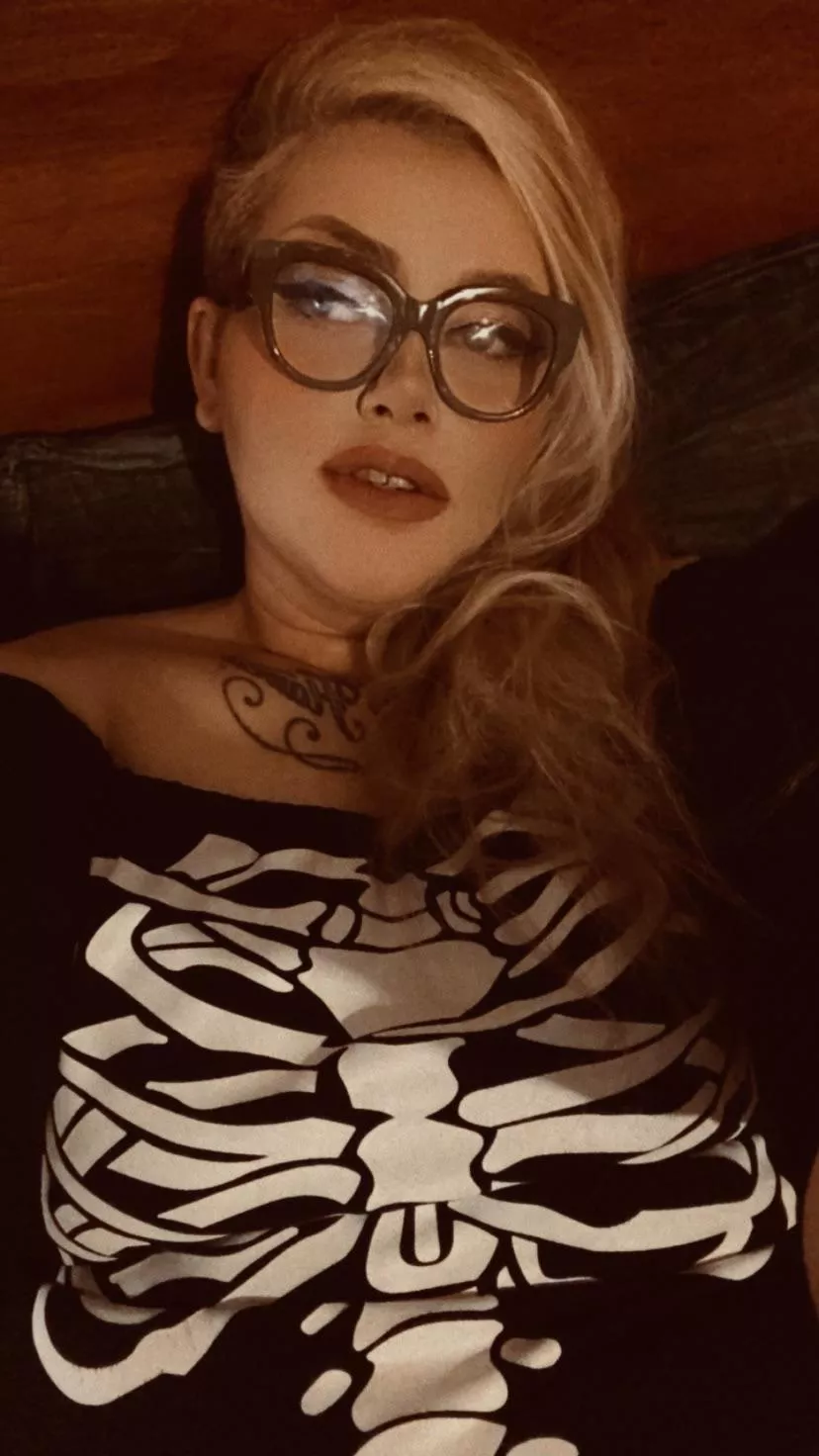 73 days till Halloween 🎃 posted by moon_witch_cupcake