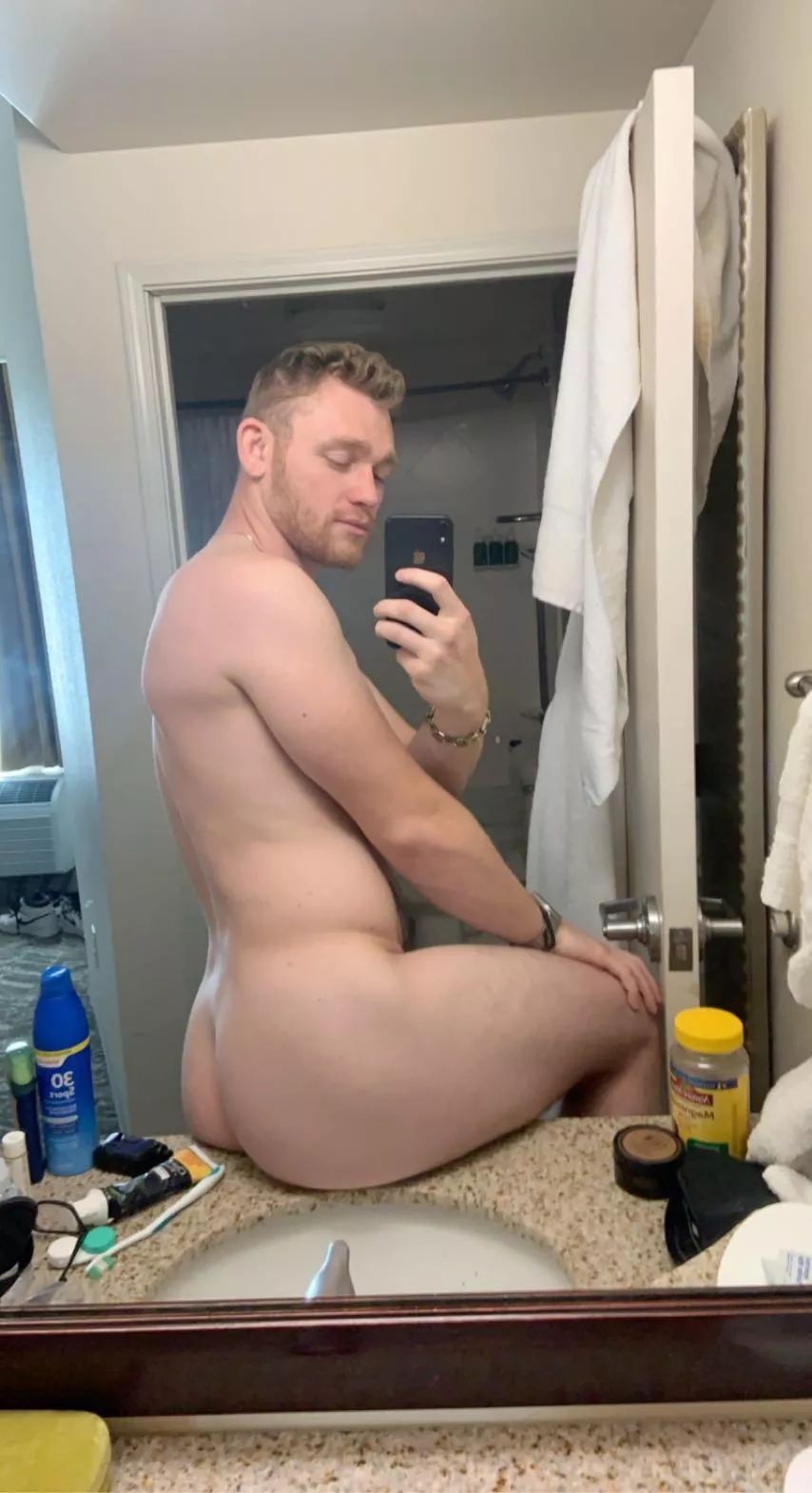 Almost broke the sink takin this lol posted by Chronicdramata